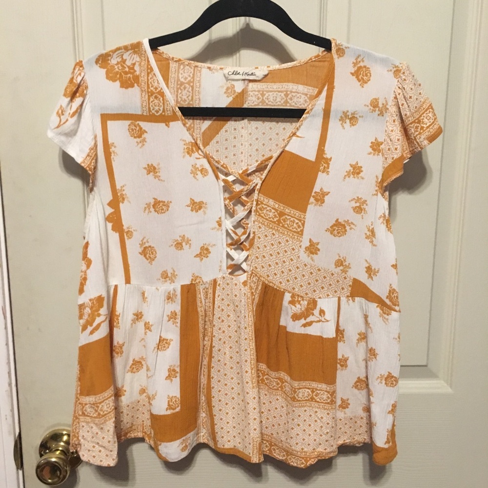 Slightly cropped bohemian patterned blouse